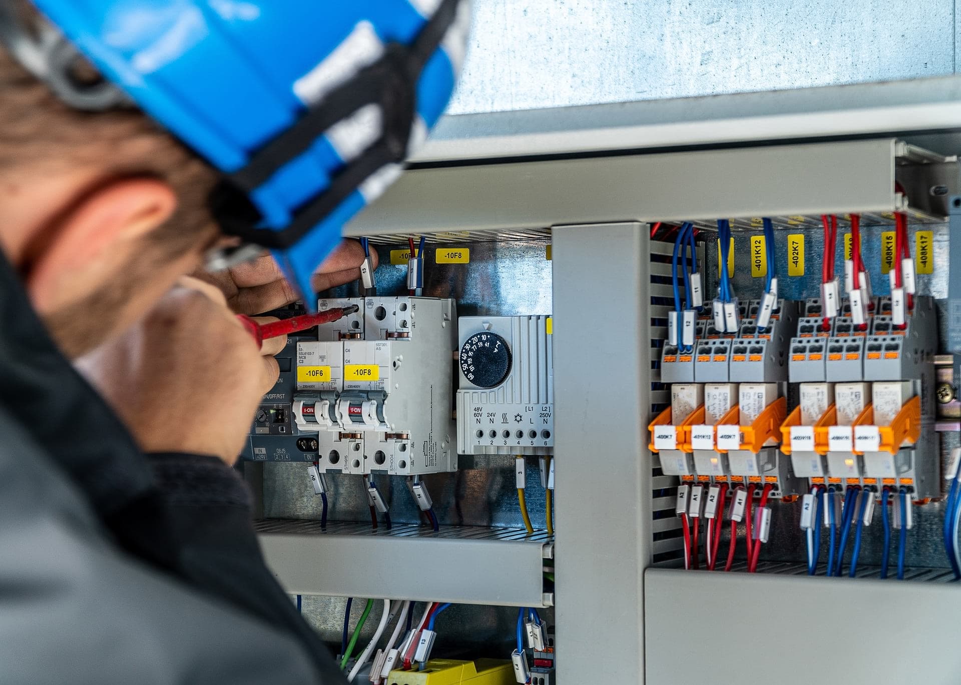 VDE Prüfung nach DGUV V3: Ein Leitfaden für Betriebe und Elektrofachkräfte