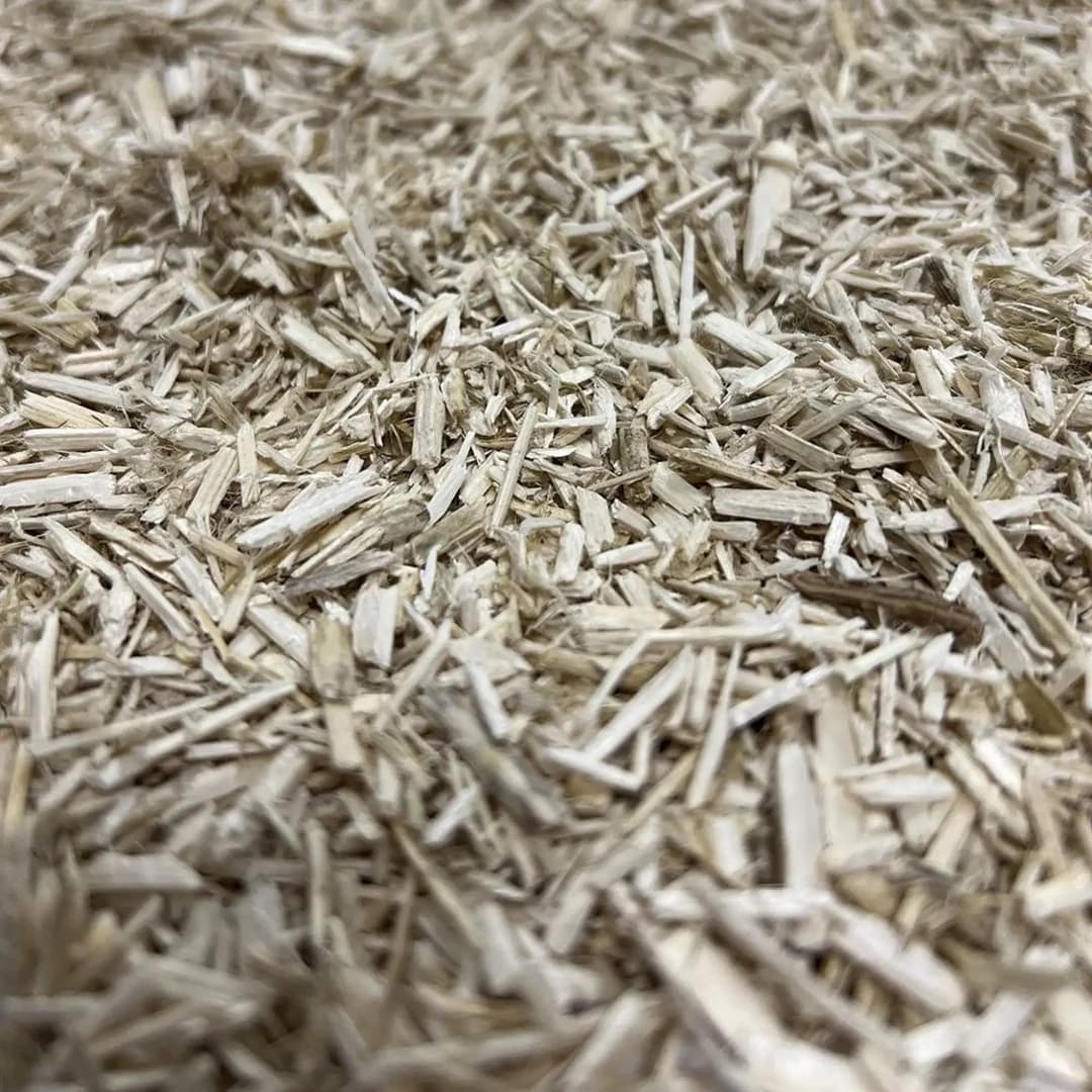 Warum Hanfeinstreu für Hühner gesünder ist als Holzspäne